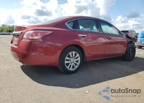2015 Nissan Altima 2.5 из США, поврежденный, VIN 1N4AL3AP8FC584024